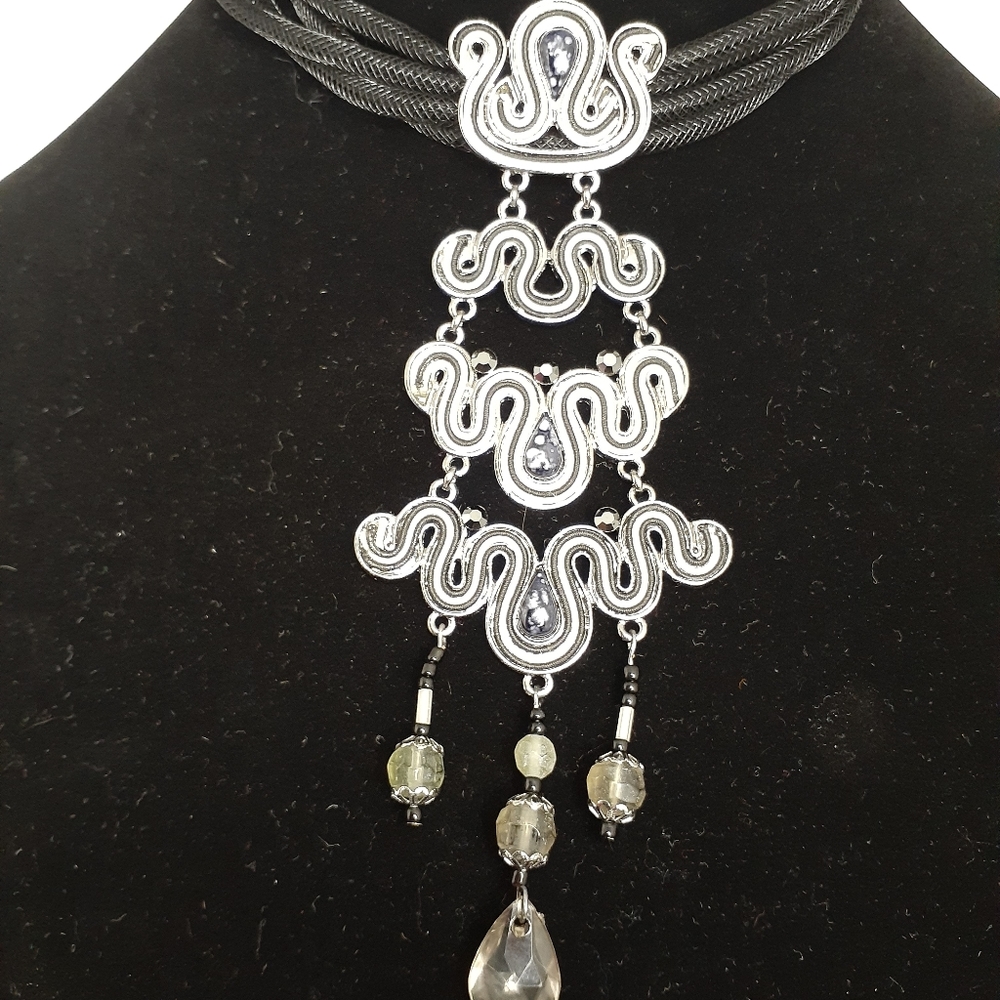 Are of fashion necklace